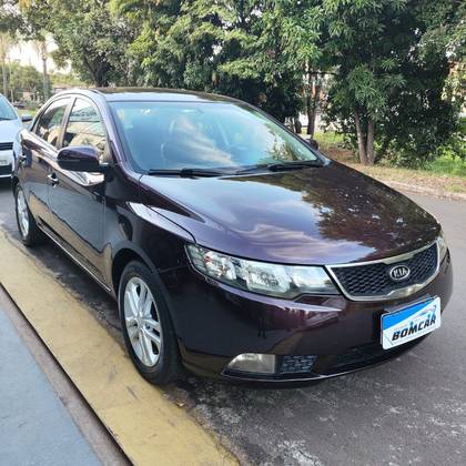 KIA CERATO 1.6 SEDAN 16V GASOLINA 4P MANUAL KIA CERATO 1.6 SEDAN 16V GASOLINA 4P MANUAL